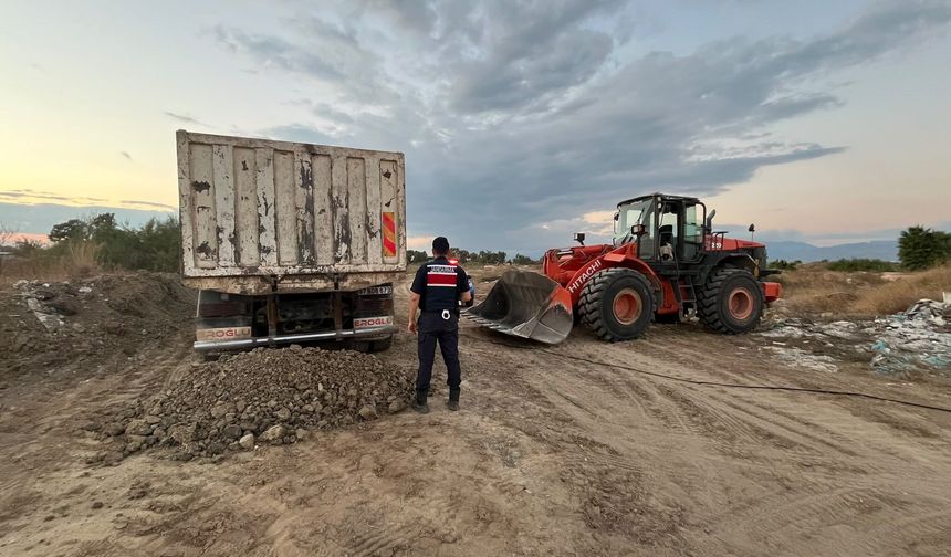 Milli Emlak arazisinden kum alan 3 şüpheli yakalandı