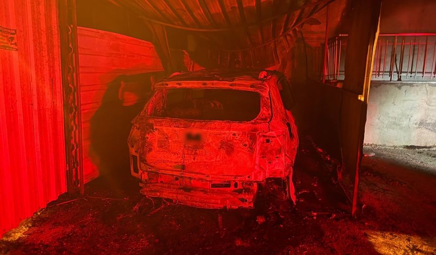 Hayvanlarını şikayet eden ailenin otomobilini kundakladı