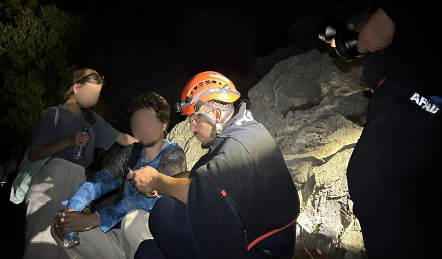 Ormanlık arazide kaybolan 2 Rus turisti AFAD ekipleri kurtardı