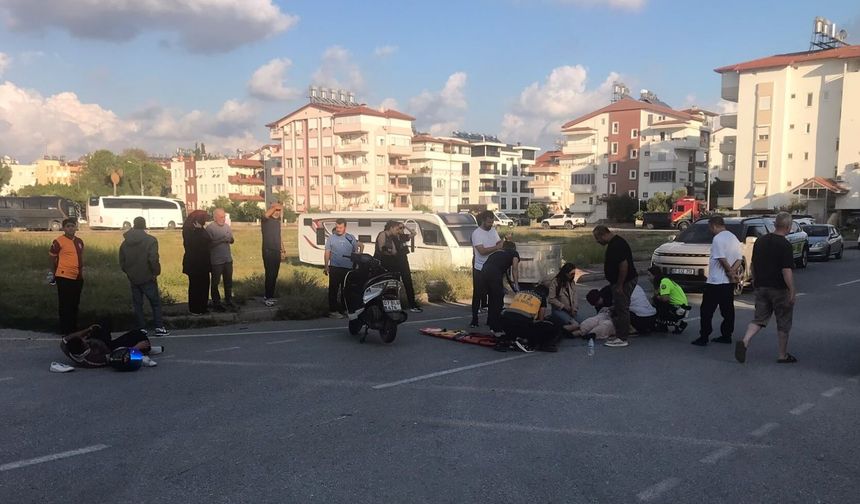 Manavgat'ta motosikletler çarpıştı: 3 yaralı