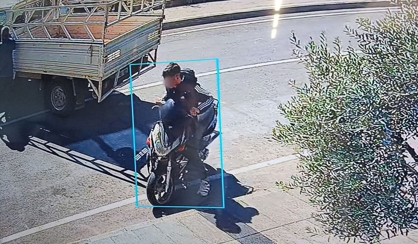Antalya'da kamyonetle çarpışan motosikleti kaza yerinden kaçırdı