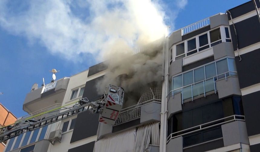 Antalya'da 6 katlı binanın 5'inci katında yangın