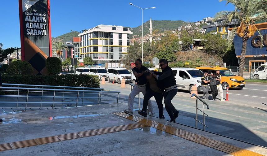 Antalya'da tefecilik ve şantaj operasyonunda 6 tutuklama