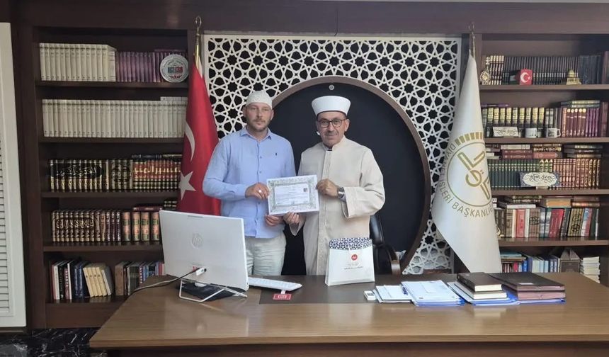 Alanya’da Alman vatandaşı Müslüman oldu, Ahmet ismini aldı