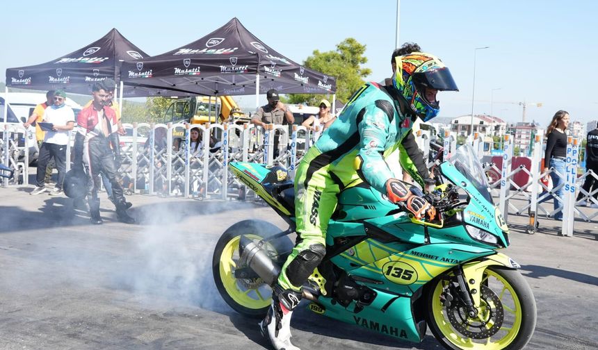 Kepez MotoDrag Şampiyonası'nda motorlar ısındı, final yarın