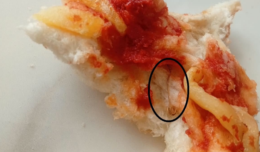 Oğlunun ekmeğin içinden çatal iğne çıktı, baba şikâyetçi oldu