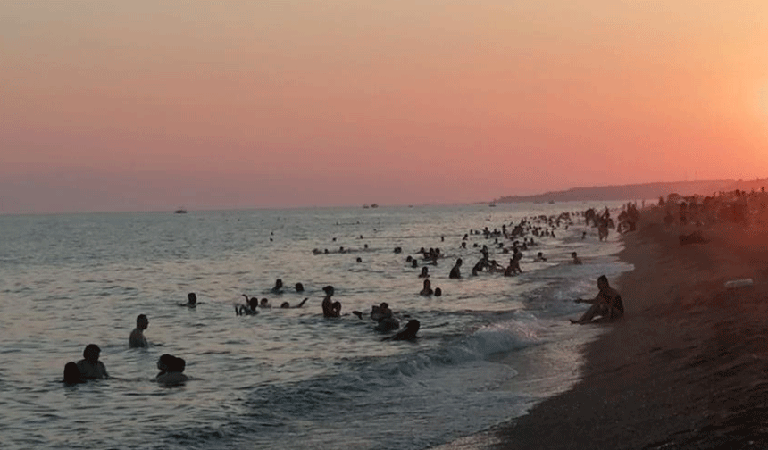 Antalya'da güneşten denize girilmiyor