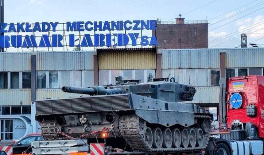 Ukrayna'ya verilen Leopard 2 tankları, Polonya'ya sevk edildi