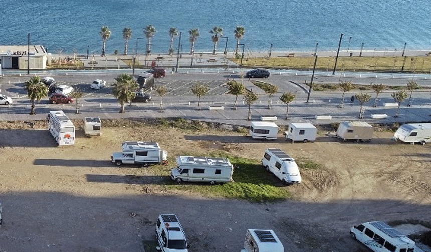 Konyaaltı Sahili’nde karavanlar tahliye ediliyor