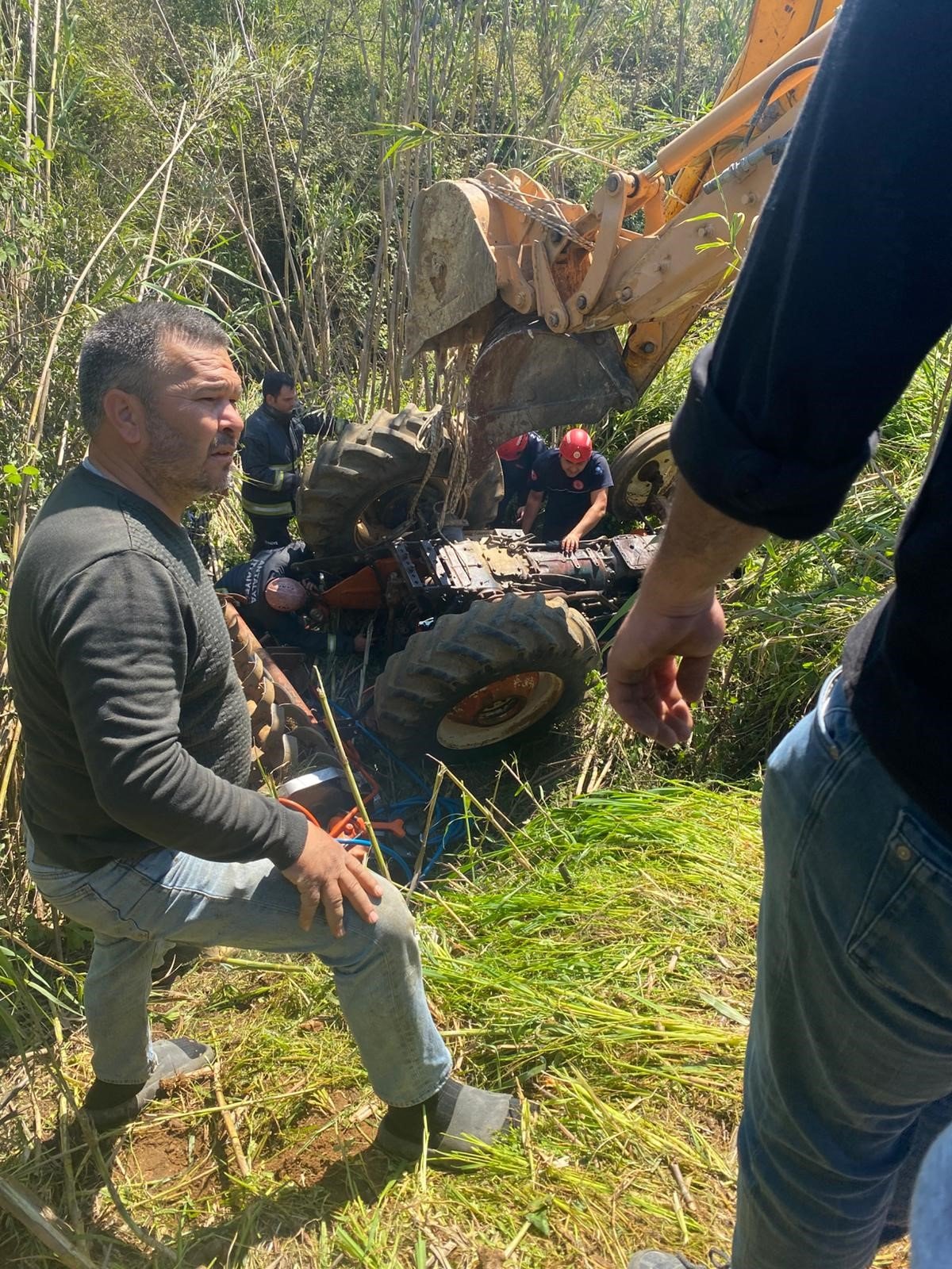 Aksu'da Traktör Dereye Devrildi Sürücü Hayatını Kaybetti