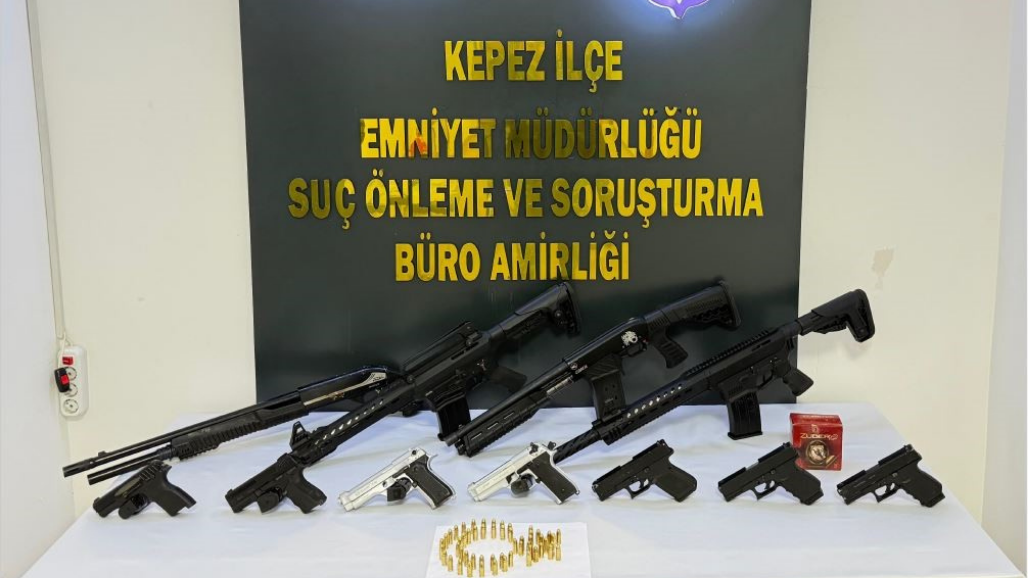 Kepez'de Şafak Operasyonu: 11 Adrese Eş Zamanlı Baskın
