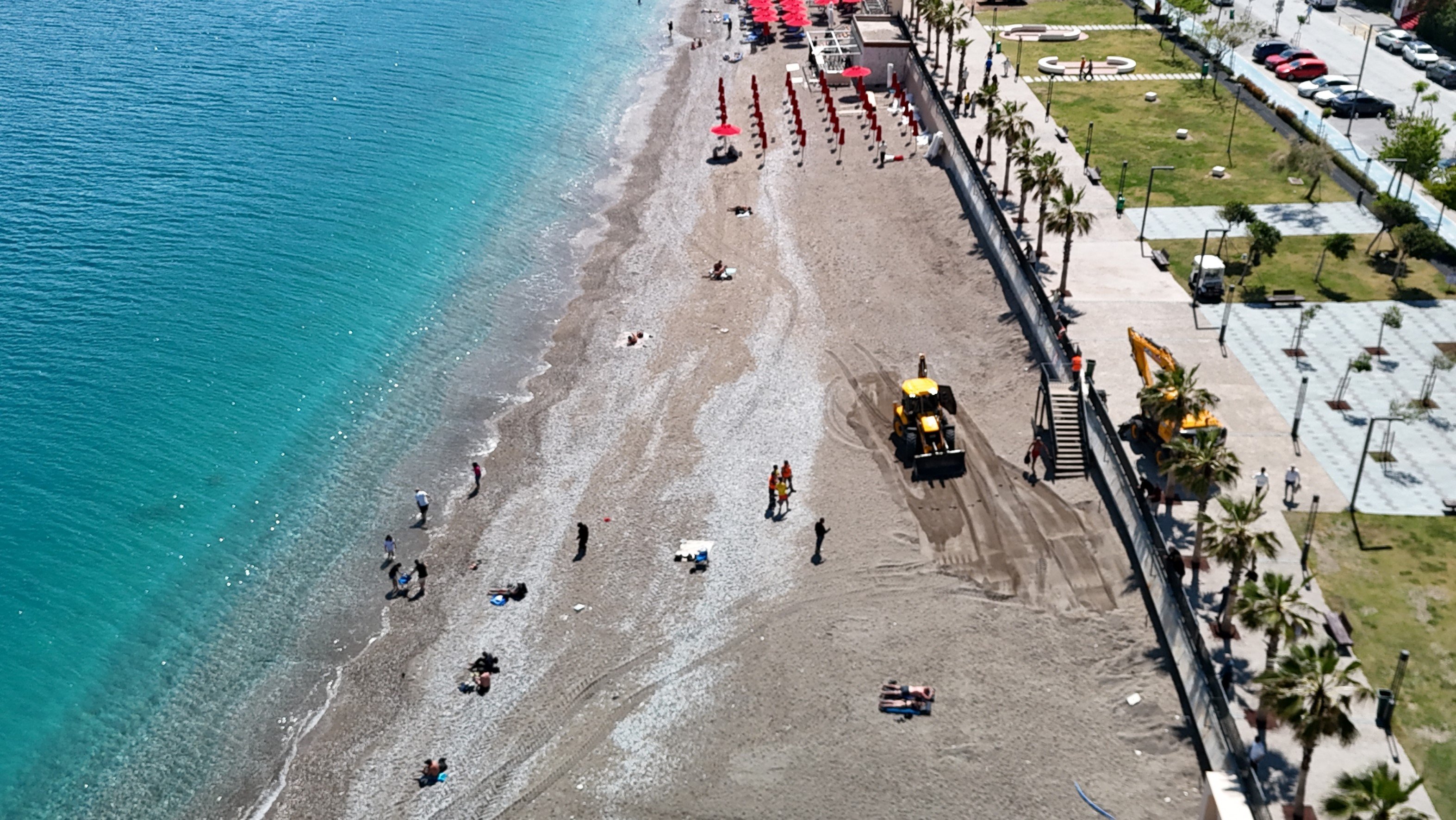 Konyaaltı Sahili'nde Sezon Öncesi Hazırlıklar Başladı