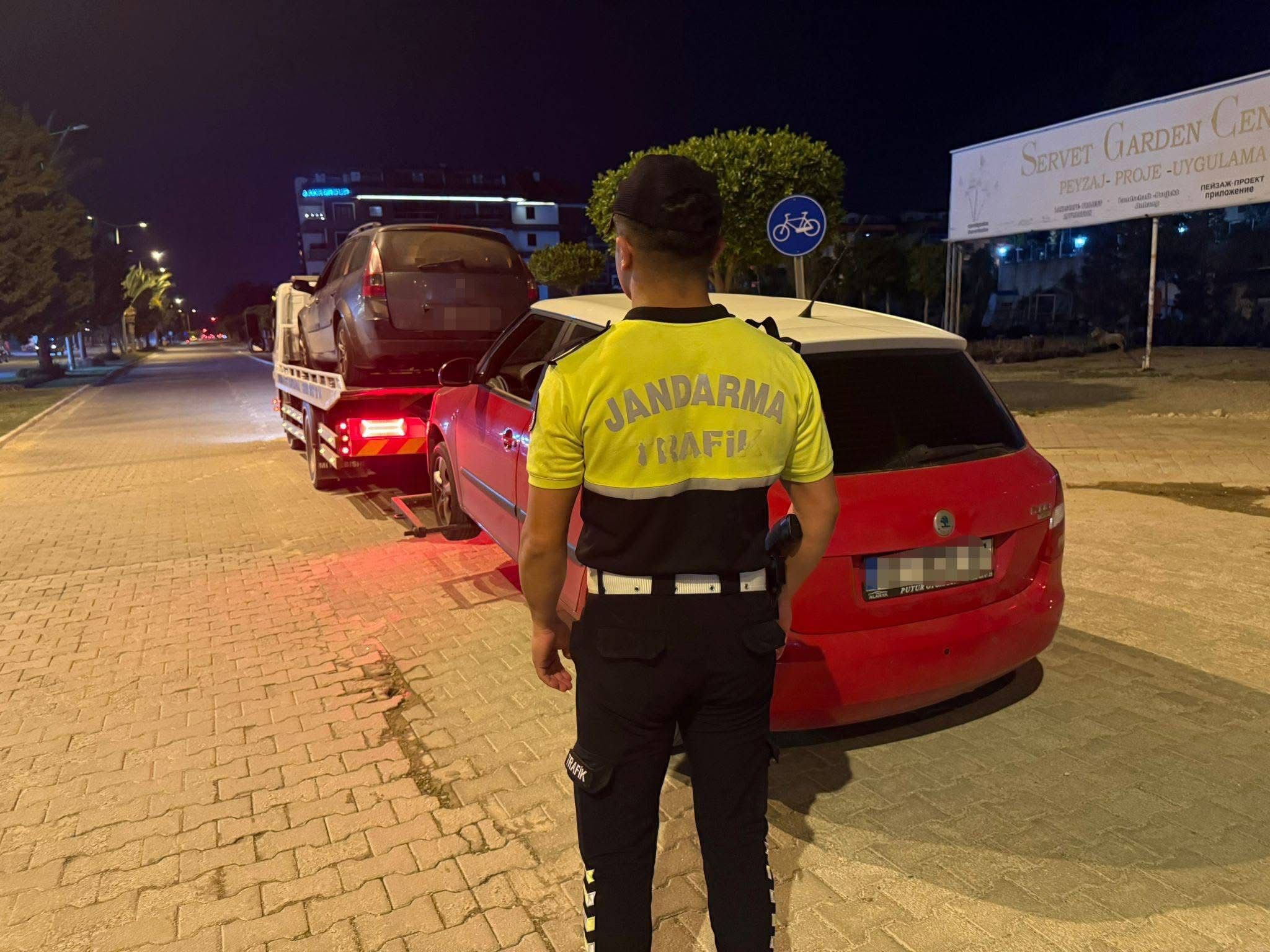 Alanya'da Korsan Taşımacılık Yapan 8 Araca 835 Bin TL Ceza