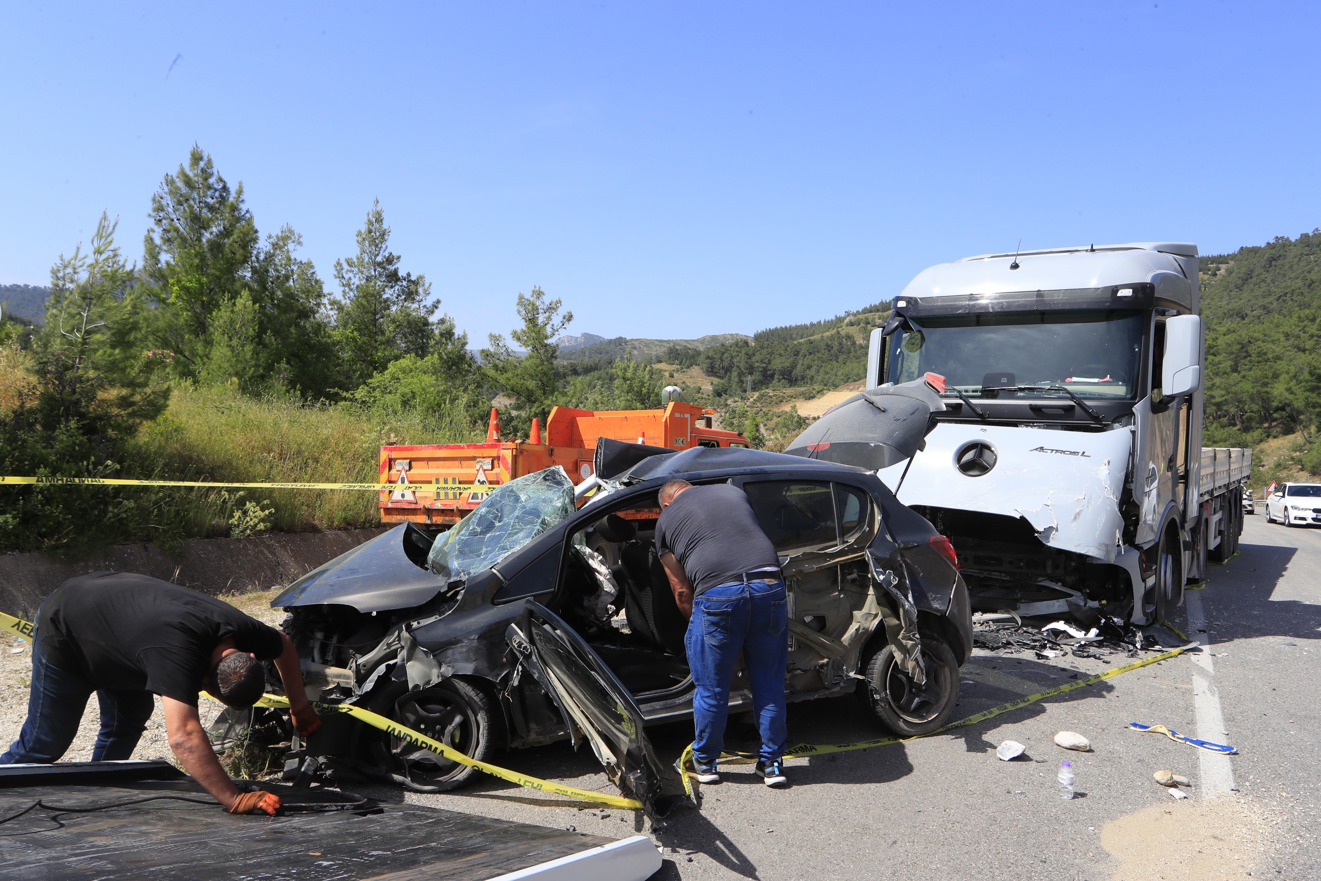 Mermer Yüklü Tırla Çarpışan Otomobildeki Çift Hayatını Kaybetti