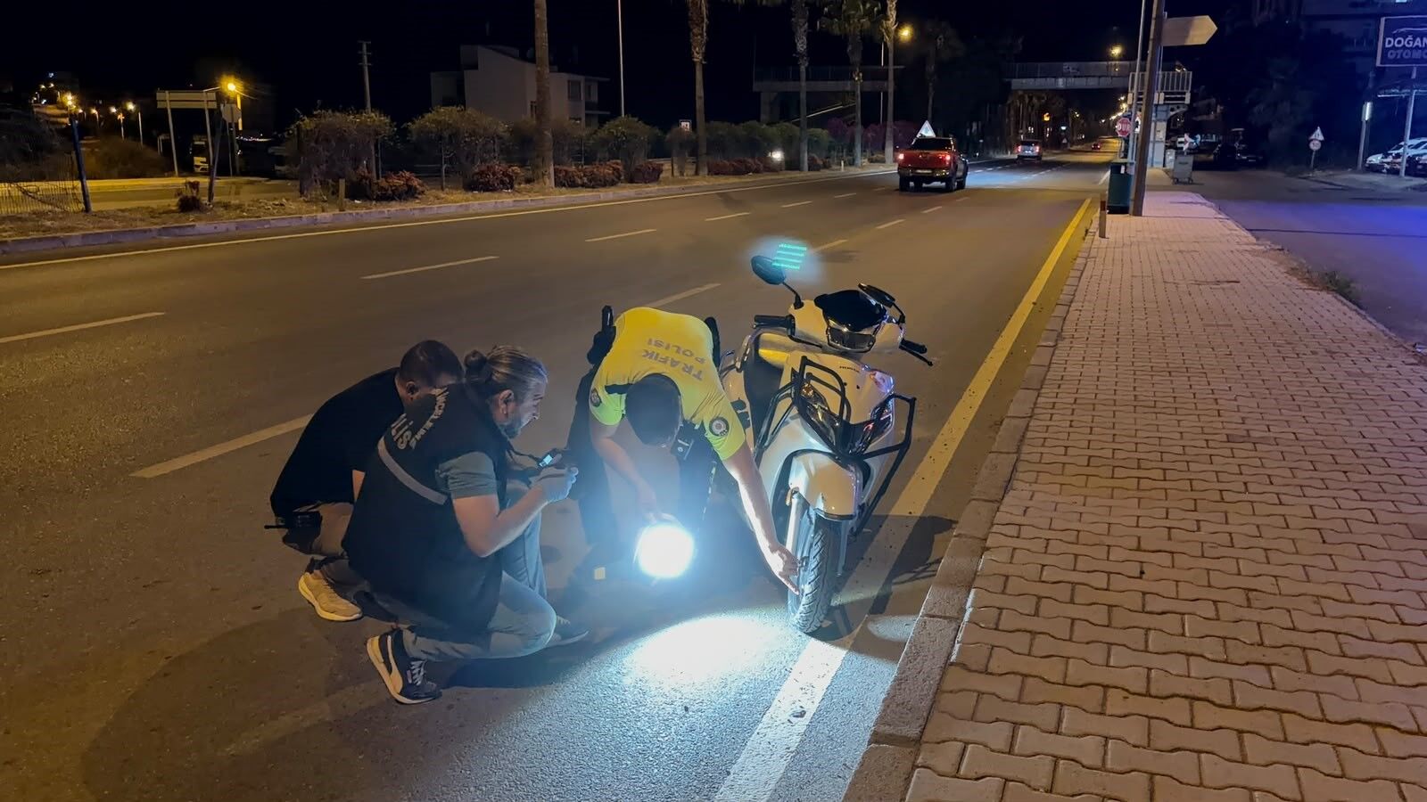 Antalya'da Motosiklet Kazası: 1 Ölü, 1 Ağır Yaralı