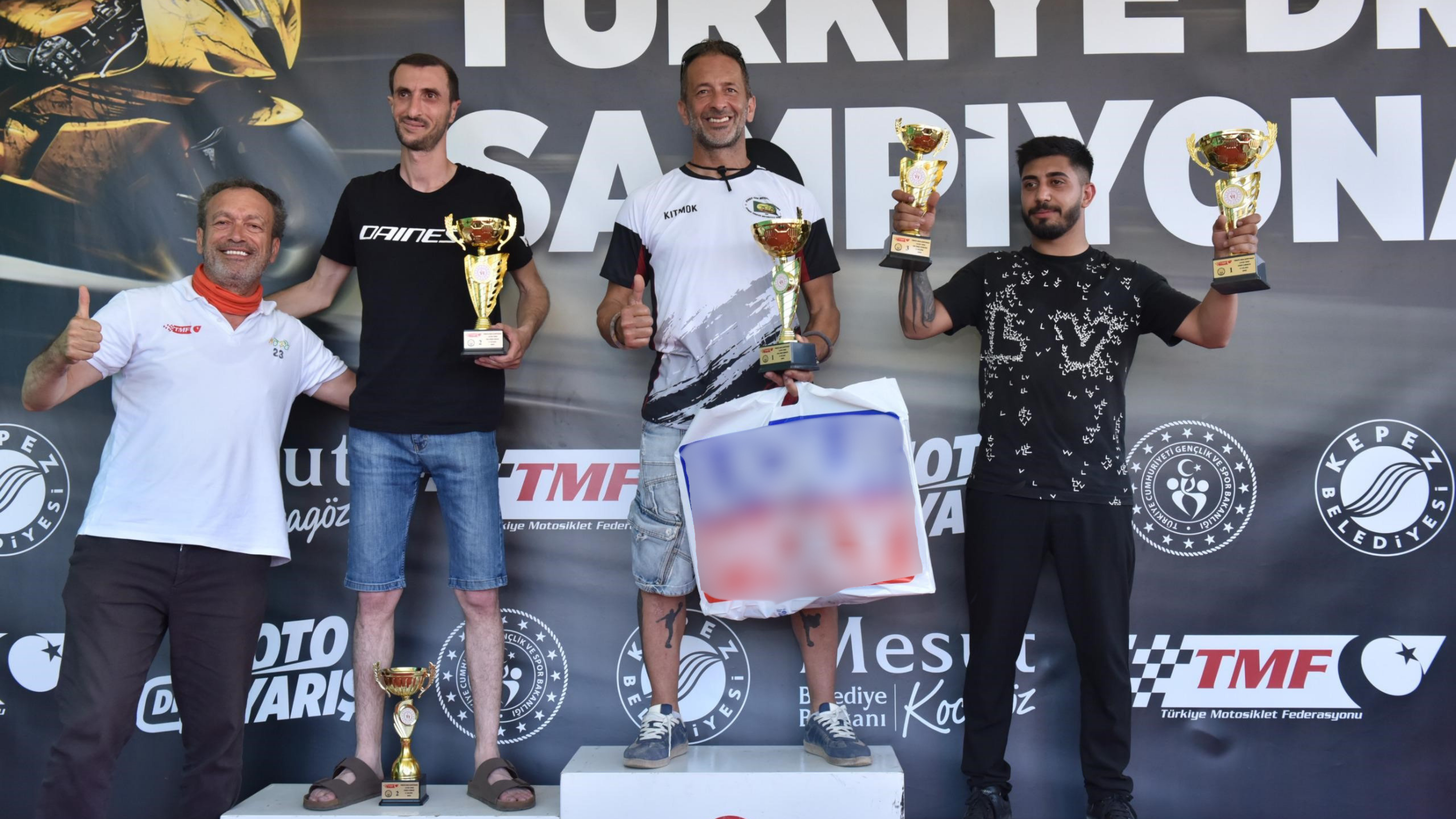 Kepez’de Motodrag Şampiyonları Kupalarını Aldı