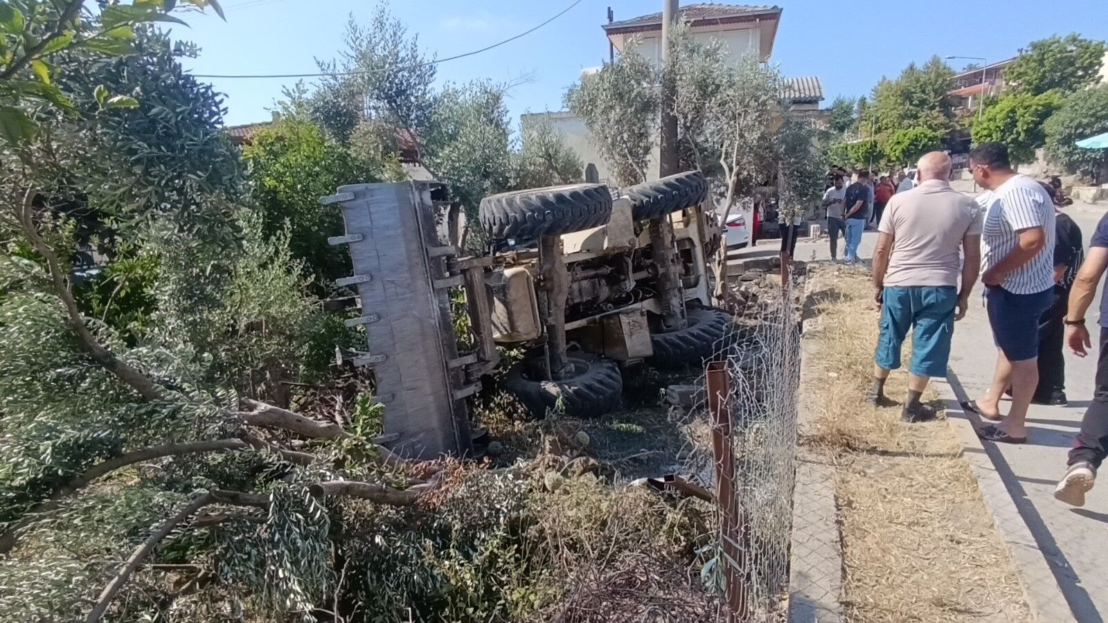 Devrilen iş makinesinin sürücüsü hayatını kaybetti