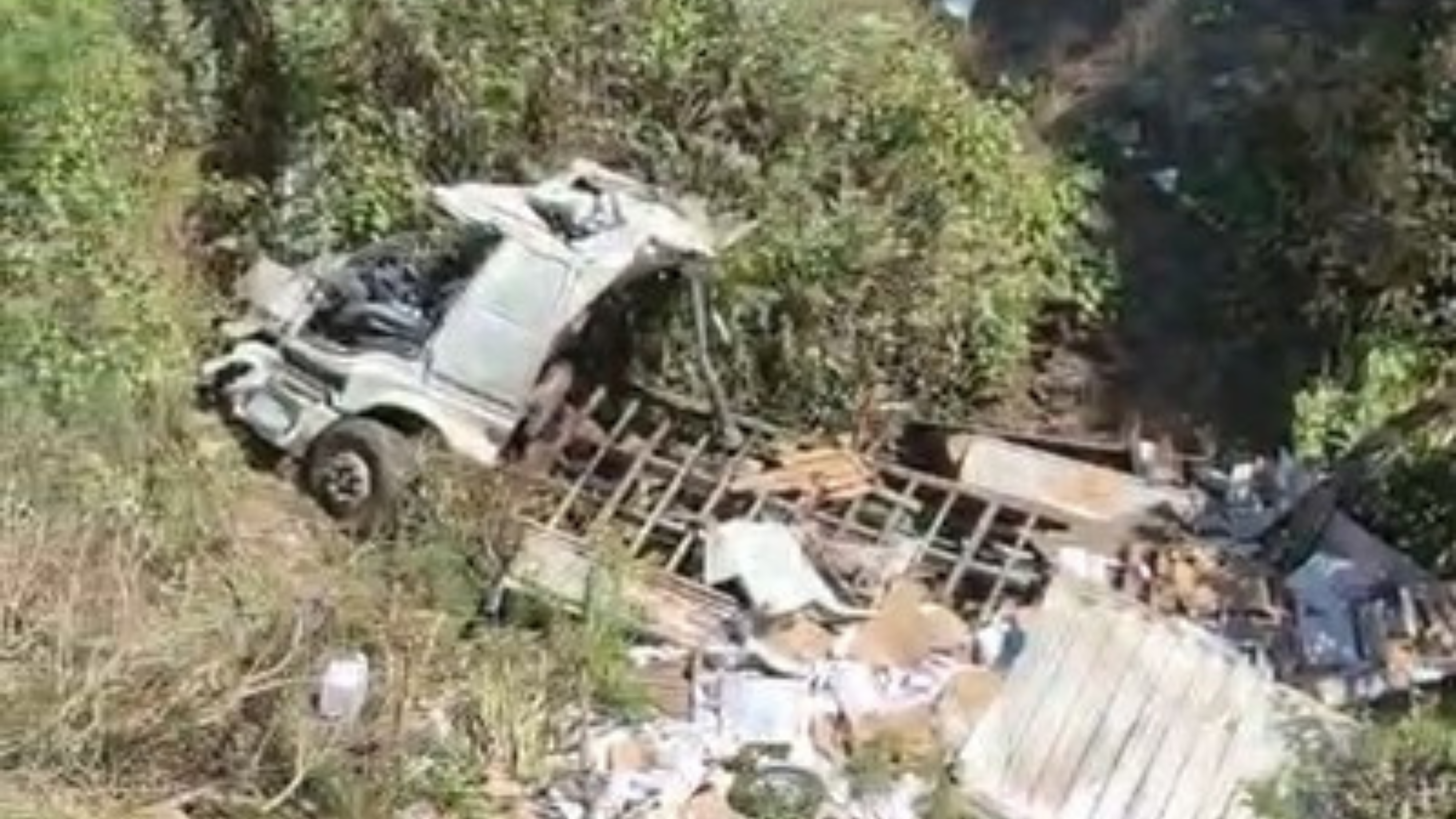 Kumluca’da kamyon şarampole devrildi: 1 ölü