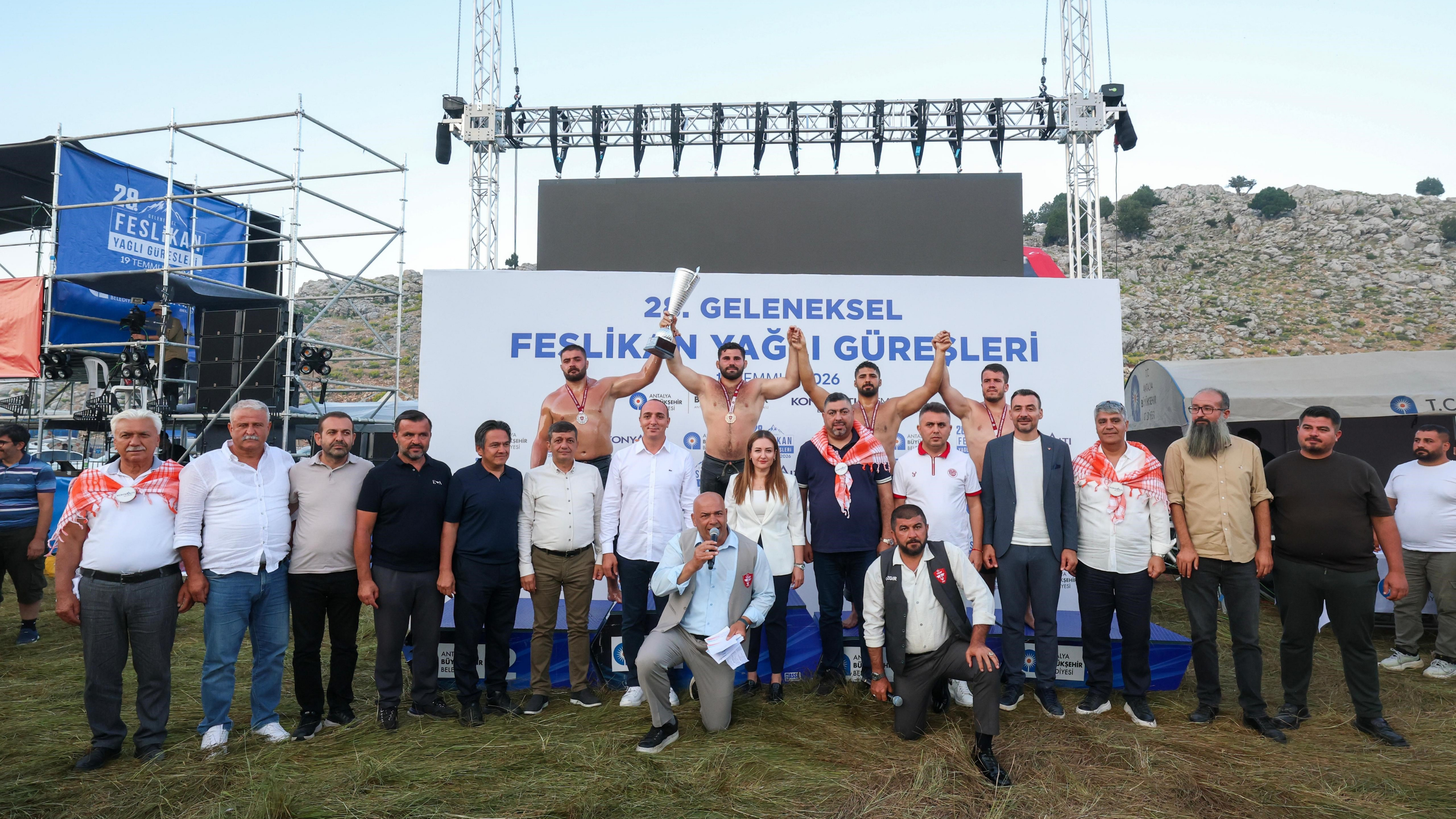 Feslikan Yağlı Pehlivan Güreşleri'ni Başpehlivan Erkan Taş kazandı