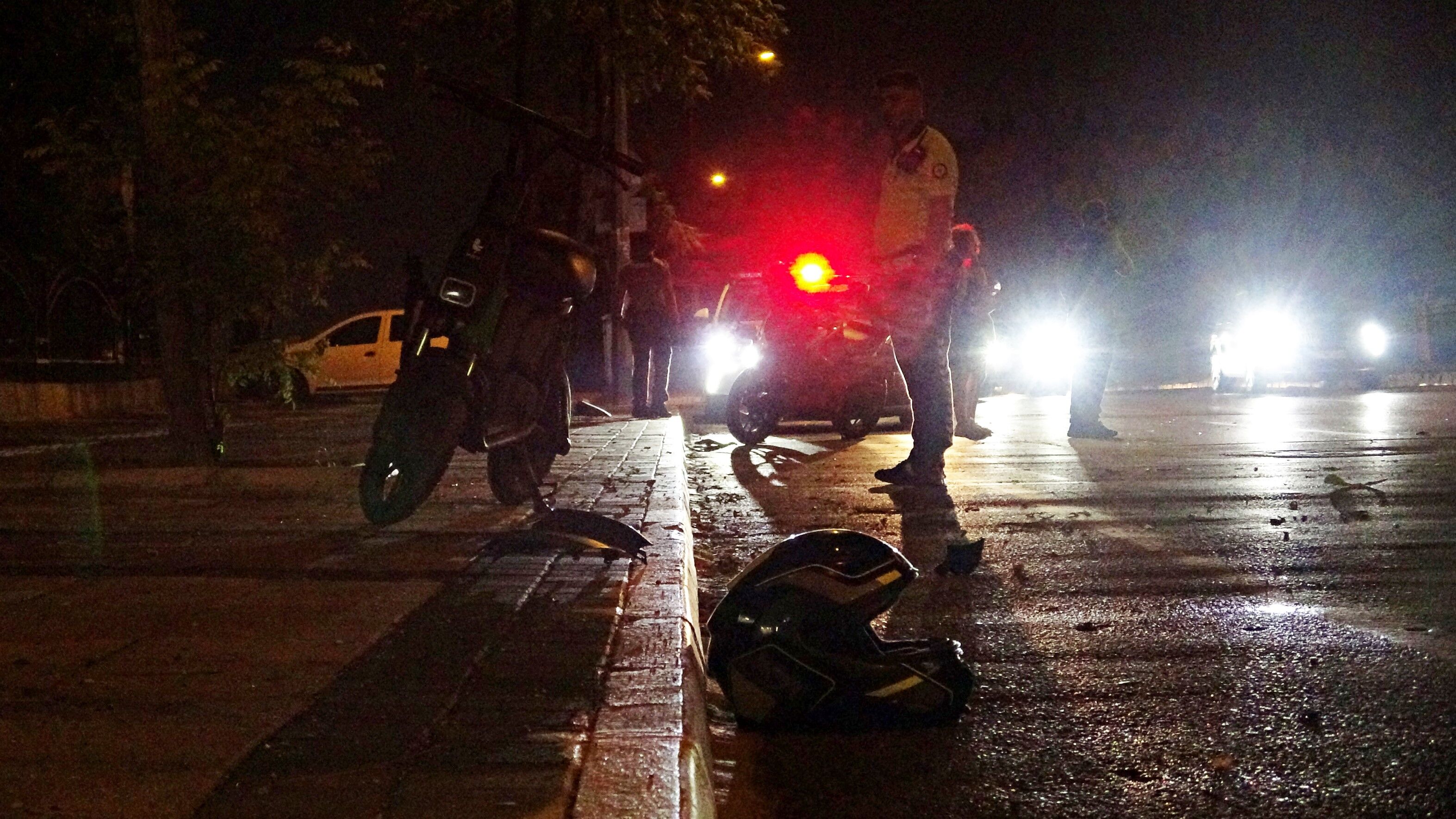 Yayaya çarpan motosikletli hayatını kaybetti