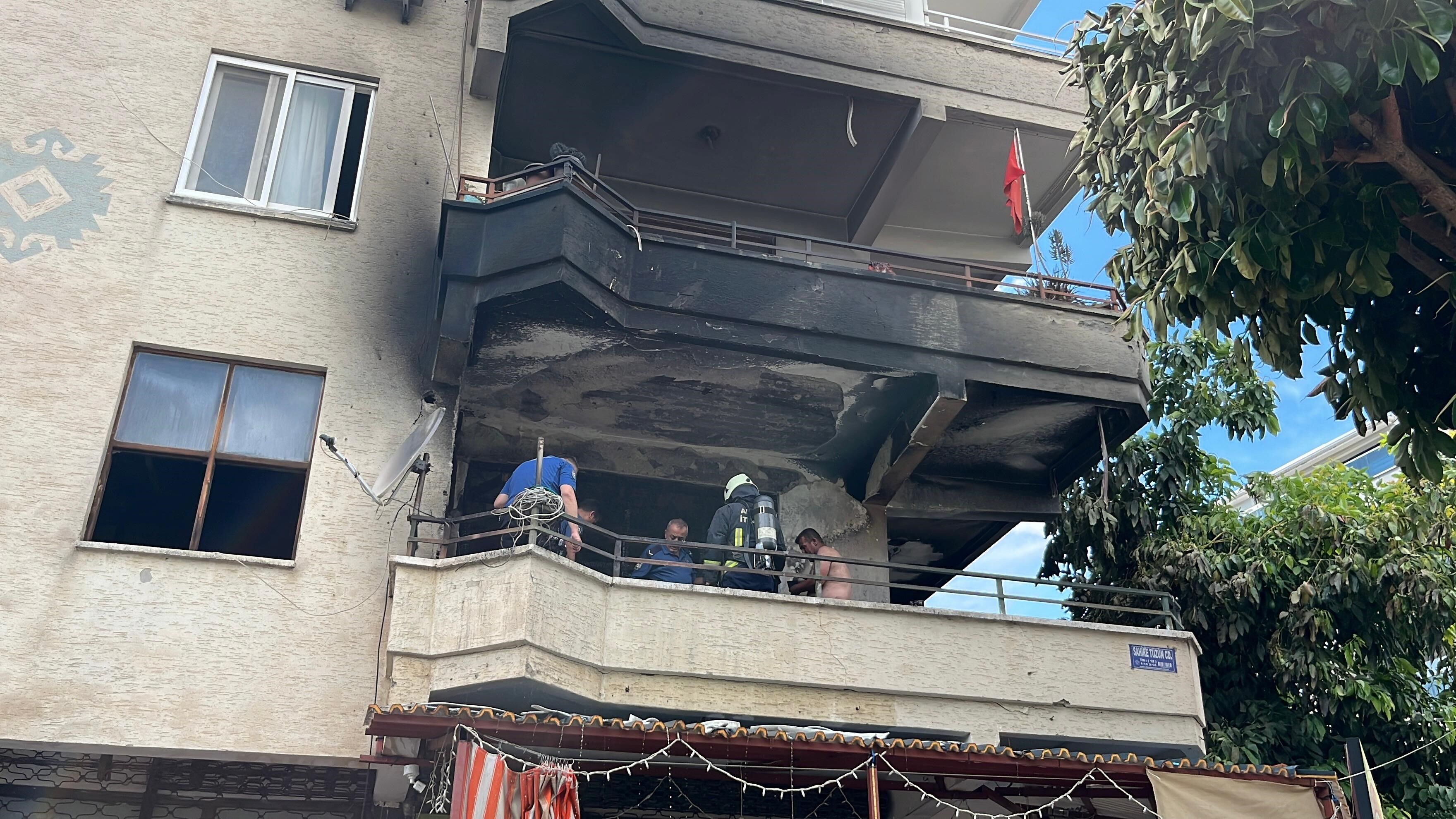 Alanya’da daire alevlere teslim oldu