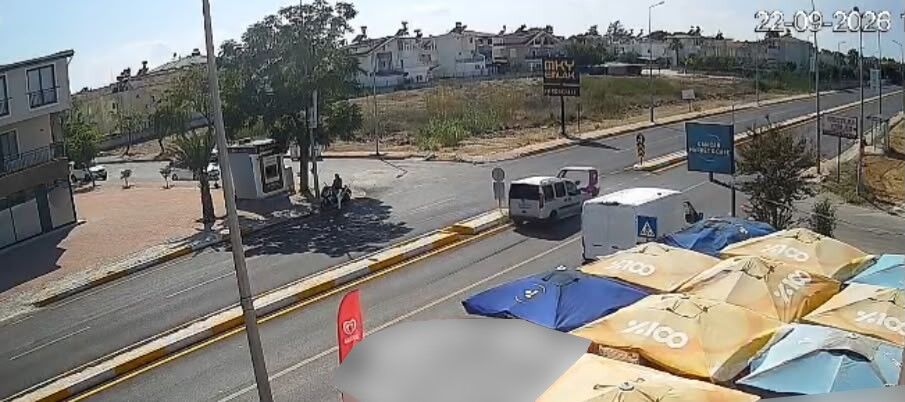 3 tekerlekli motosiklet ile hafif ticari araç çarpıştı