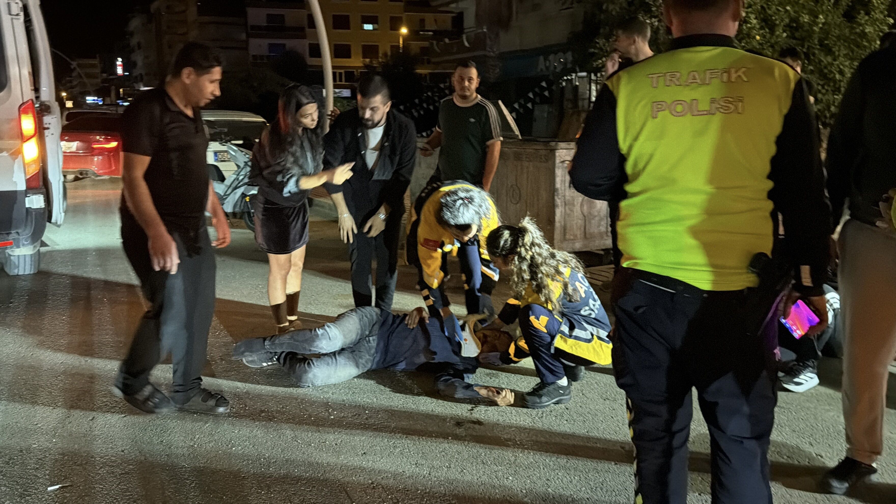 Gazipaşa'da alkollü motosiklet sürücüsü otomobile çarptı
